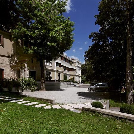 Hotel Cristallo Конельяно Экстерьер фото