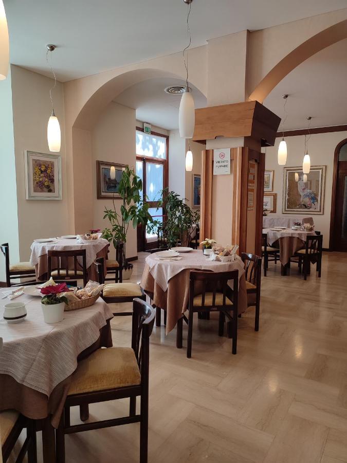 Hotel Cristallo Конельяно Экстерьер фото