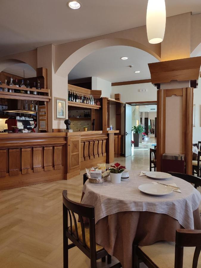 Hotel Cristallo Конельяно Экстерьер фото