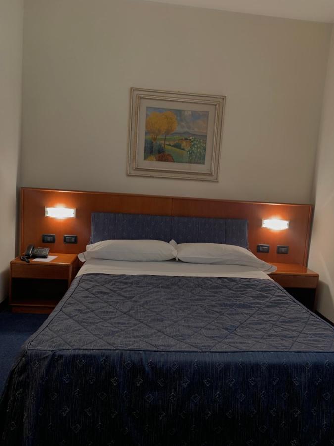 Hotel Cristallo Конельяно Экстерьер фото