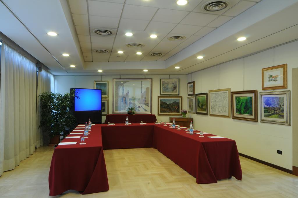 Hotel Cristallo Конельяно Экстерьер фото