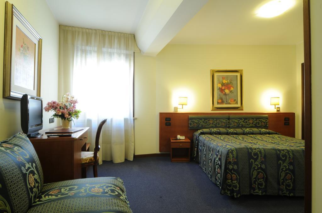 Hotel Cristallo Конельяно Экстерьер фото