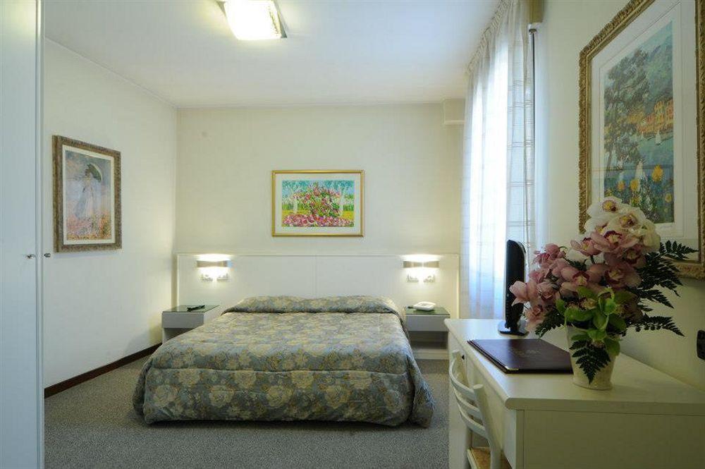Hotel Cristallo Конельяно Экстерьер фото